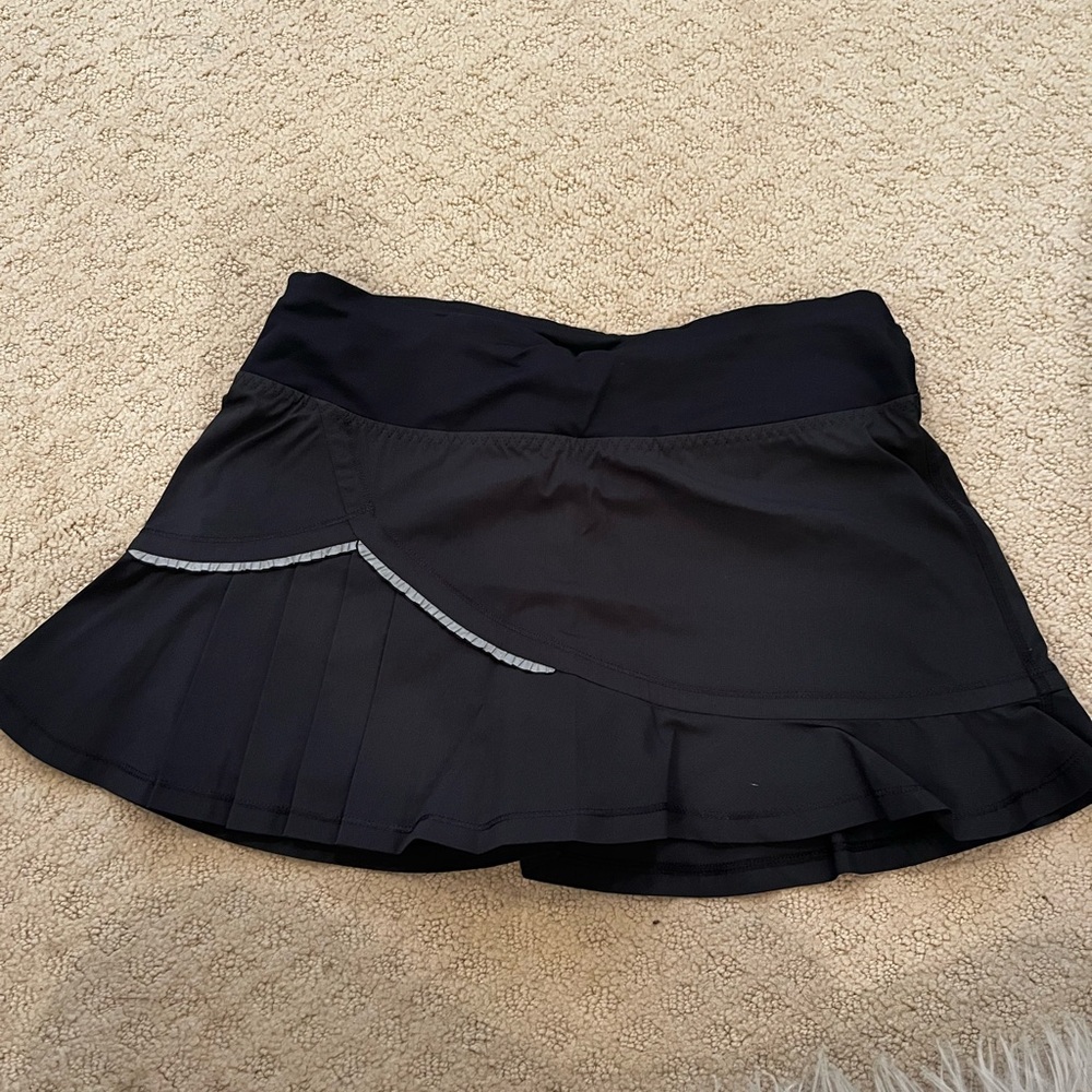 LULULEMON BLACK AND A WHITE STRIPE SKIRT